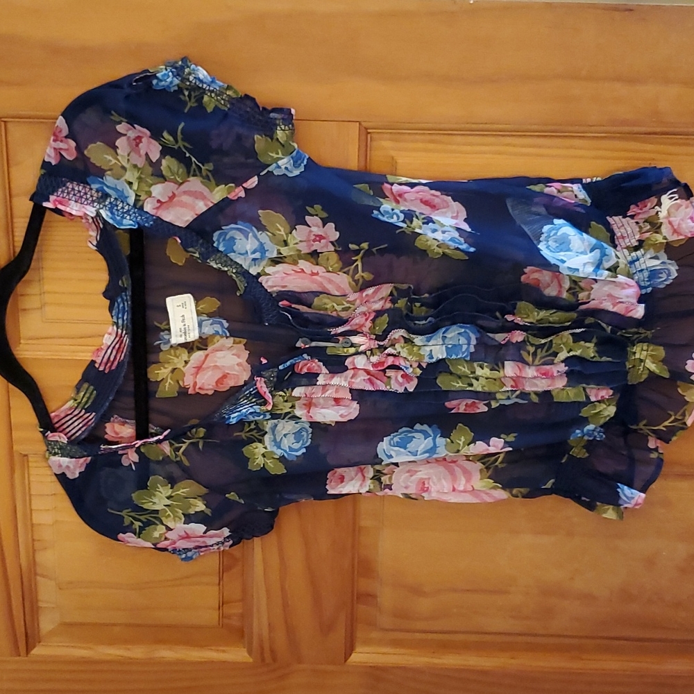 Abercrombie & Fitch floral top- small